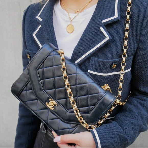 Iconic Chanel Vintage Spring 1995 Cropped Jacket - Picture 2 of 15